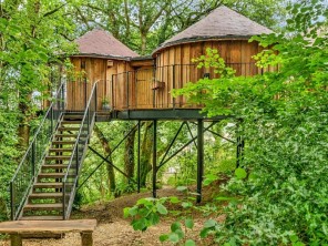 River View Treehouse with Private Hot Tub